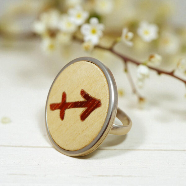 Astrology sign ring showing Sagittarius arrow in wood marquetry