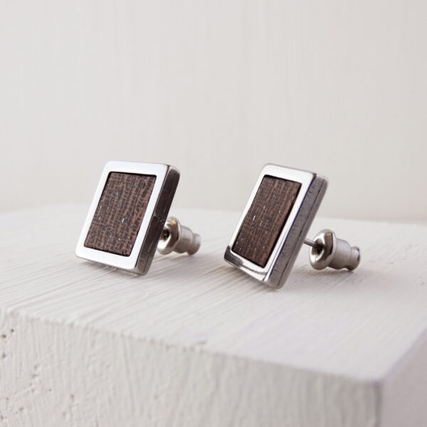 Handmade square earrings in dark wood (wenge)