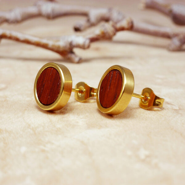 Gold plated stud earrings with padauk wood – red-toned natural wood and gold