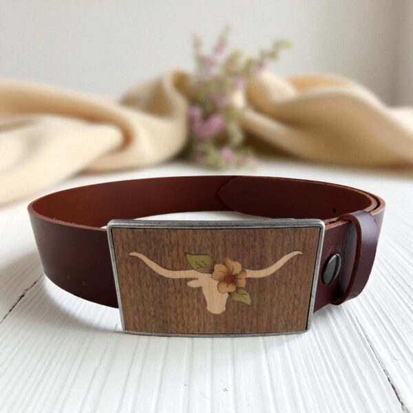 Interchangeable wooden longhorn buckle with floral design