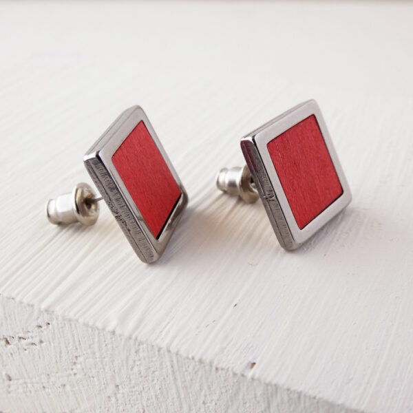 Minimalist square wood earrings in red dyed wood – handcrafted for women