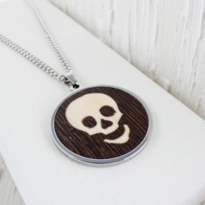 Stainless steel skull necklace with wood inlay – bold and natural design
