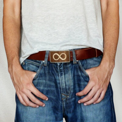 Wooden belt buckle worn with jeans and T-shirt by a man