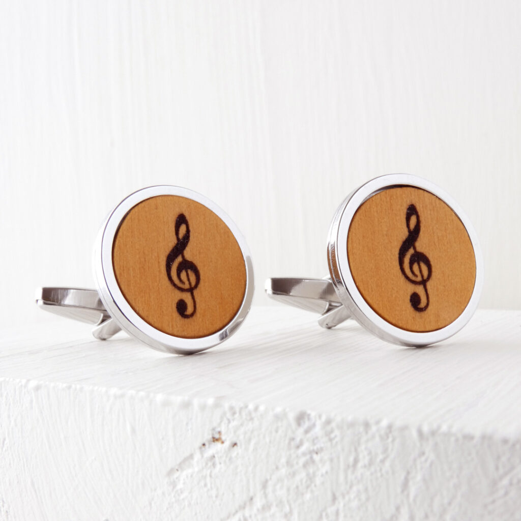 Wooden treble clef cufflinks engraved in boxwood